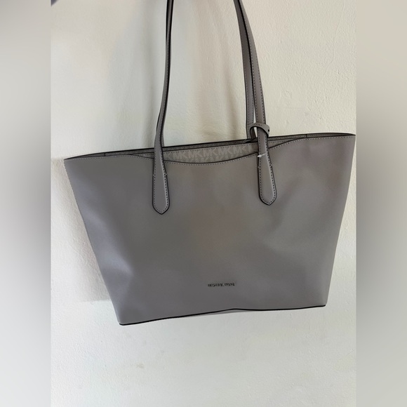 Michael Kors Handbags - ❄️ NWT Michael Kors Tote Bag ❄️